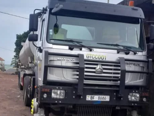 Camion citerne à carburant (CCC03)